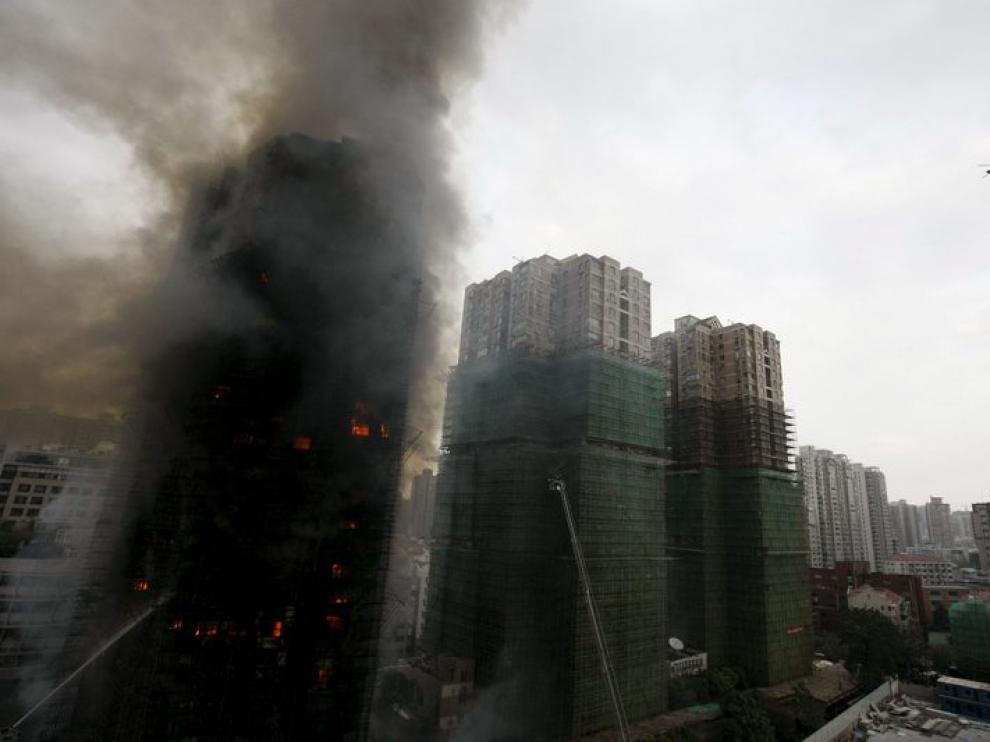 El rascacielos ardiendo, ayer