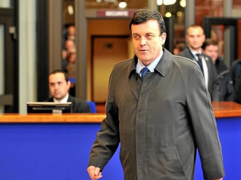 Brian Lenihan, ministro de Finanzas irlandés, ayer en Bruselas.