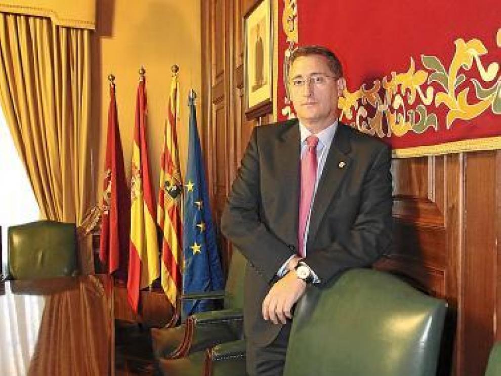 El alcalde de Teruel, Manuel Blasco (PP), en el salón de plenos.