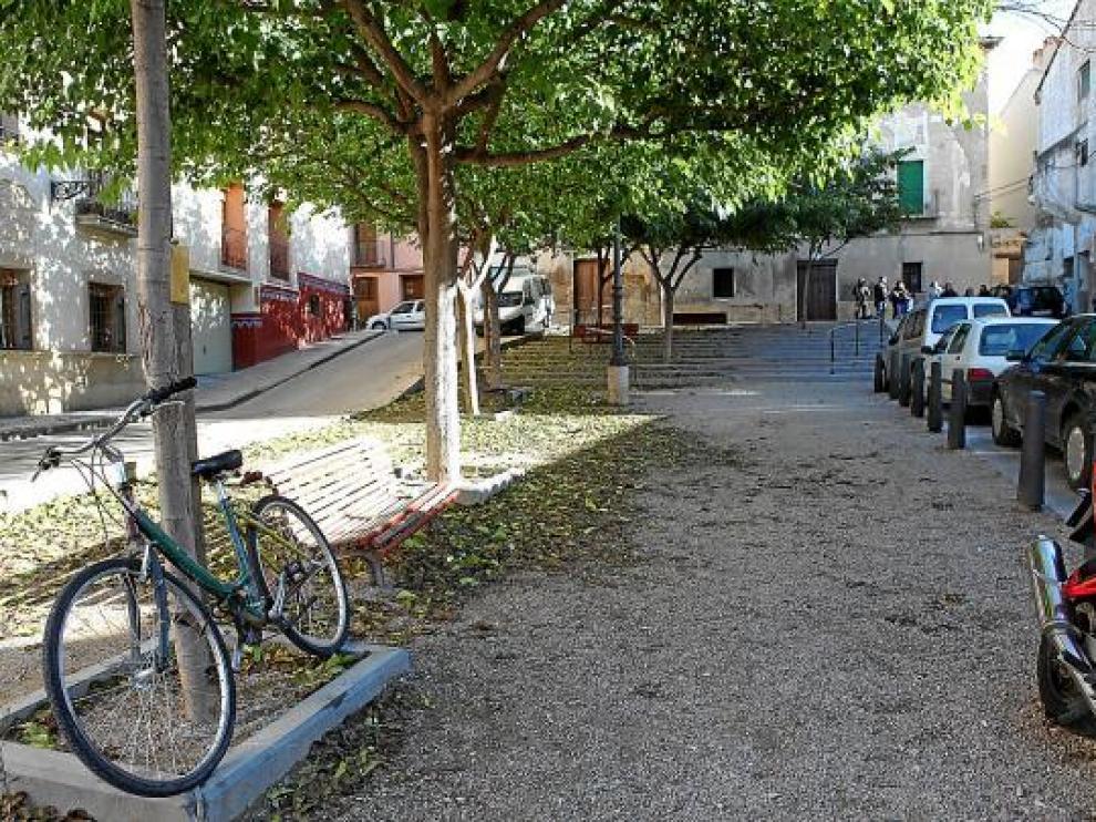 La gravilla de la plaza de Latre, en el centro histórico, se sustituirá por piedra arenisca de color azul.