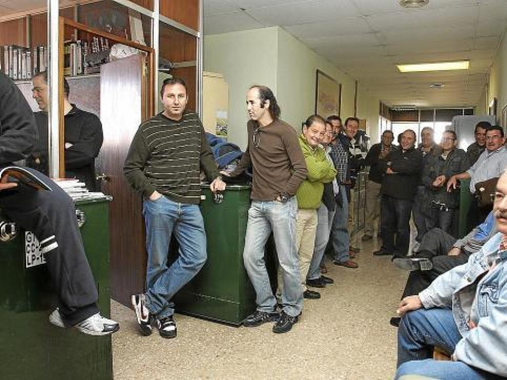 Empleados de Luna durante el encierro de octubre en la fábrica.