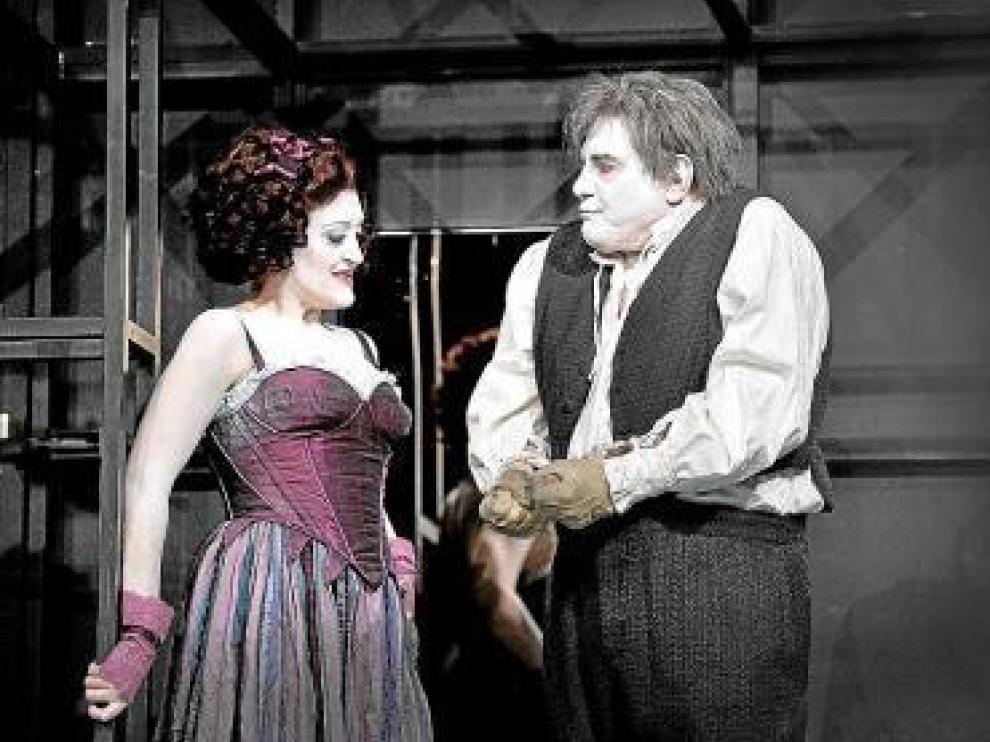 Palmira Ferrer y Juan Luis Galiardo, en 'El avaro'.