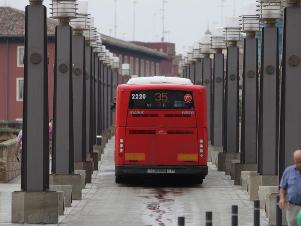La línea 35 también atraviesa el puente.