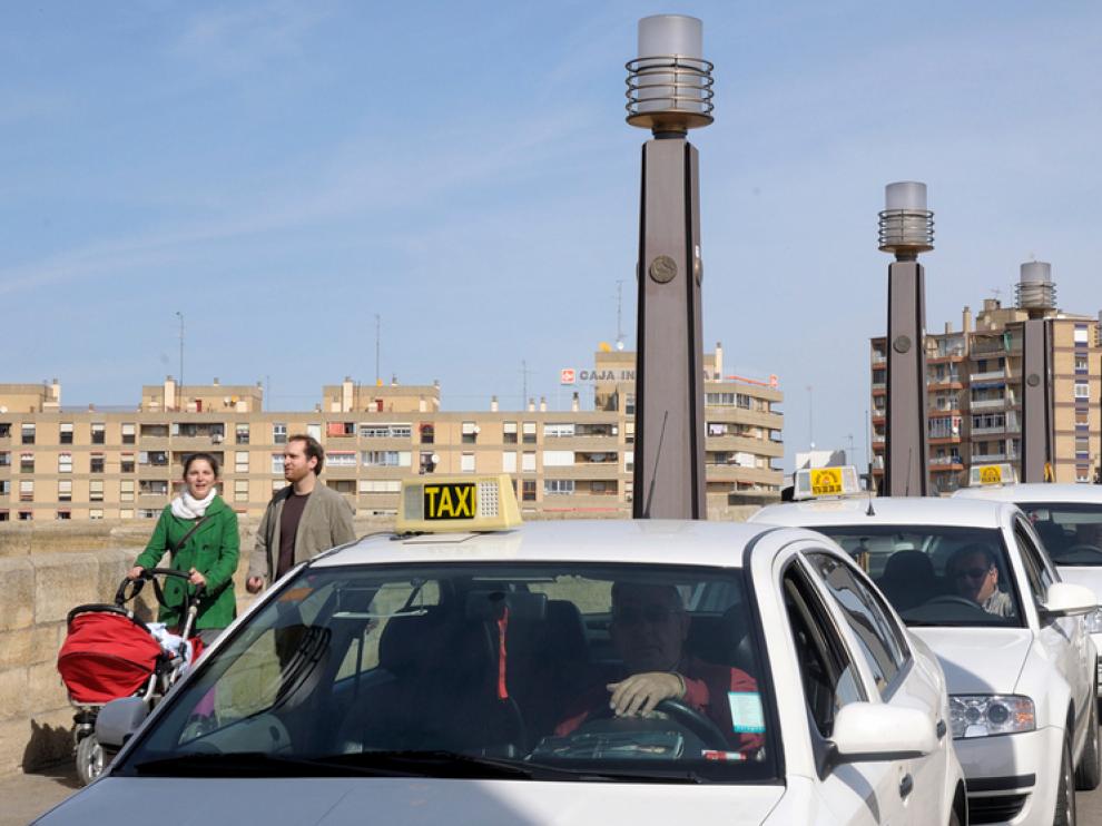 En ocasiones los taxis provocan aglomeraciones, la peatonalización las eliminaría.