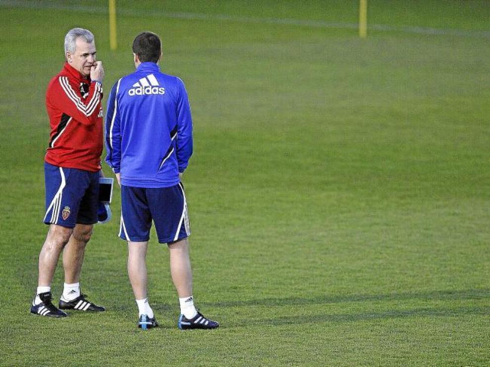 Aguirre conversa con Gabi en un instante del entrenamiento del jueves por la tarde.