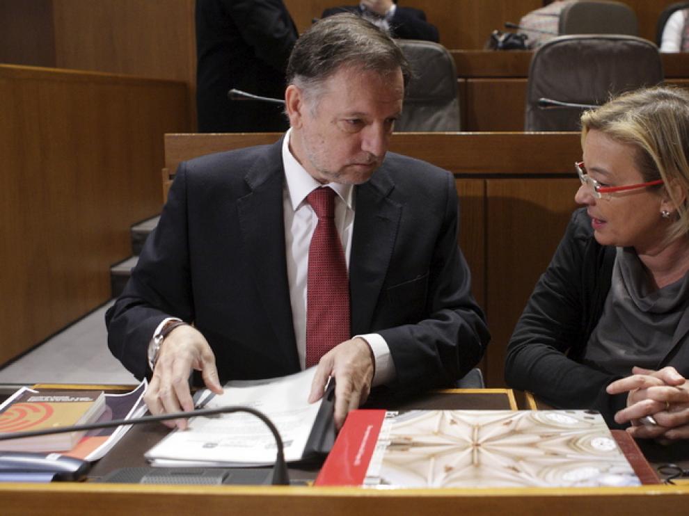 Marcelino Iglesias y Eva Almunia, hoy en el pleno de las Cortes