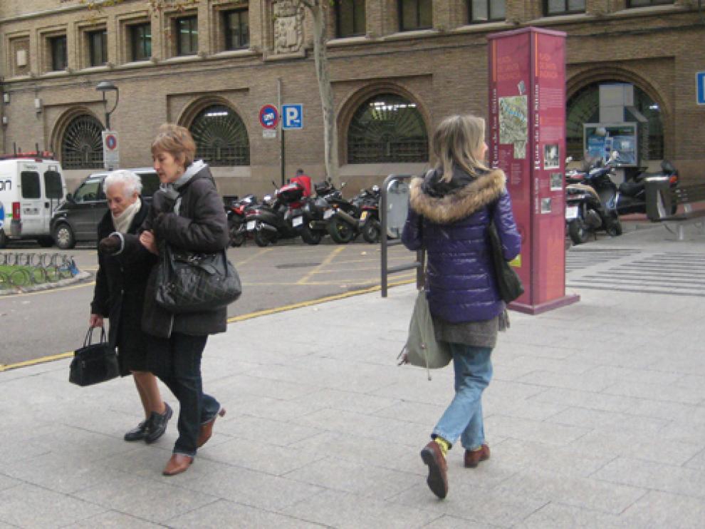 Las bufandas, guantes y abrigos ayudan estos días a luchar contra el frío