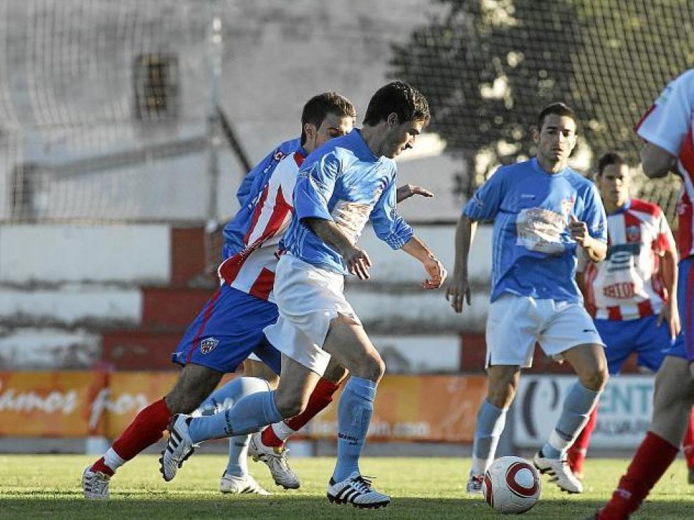 Imagen del partido At. Monzón-Binéfar de esta temporada. Hoy ambos se enfrentan a rivales directos de la competición.