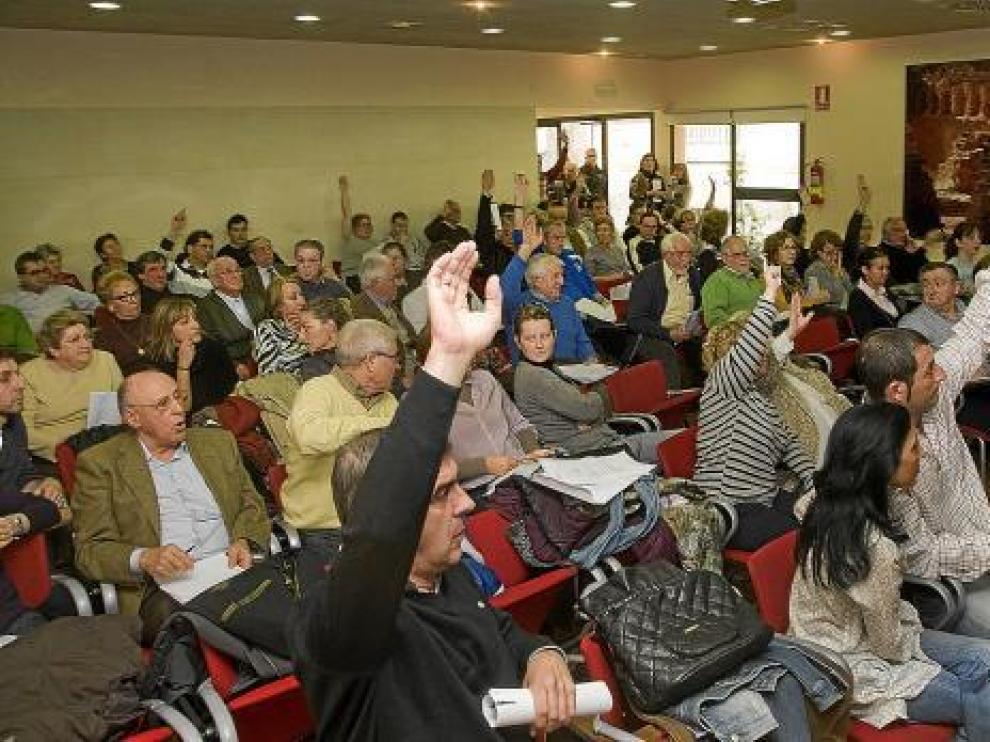Los propietarios manifestaron ayer su decisión durante una larga reunión.