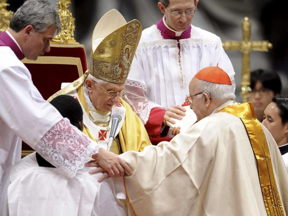 El Papa impuso este domingo el anillo cardenalicio al español José Manuel Estepa y a otros 23 nuevos purpurados