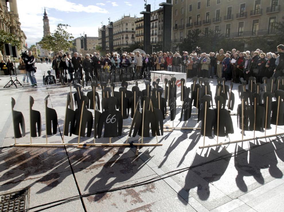 Un momento del acto en la plaza del Pilar