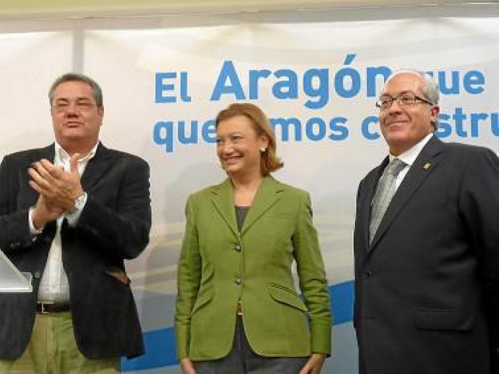 Antonio Torres, Luisa Fernanda Rudi y Víctor Barrio, ayer en Jaca.