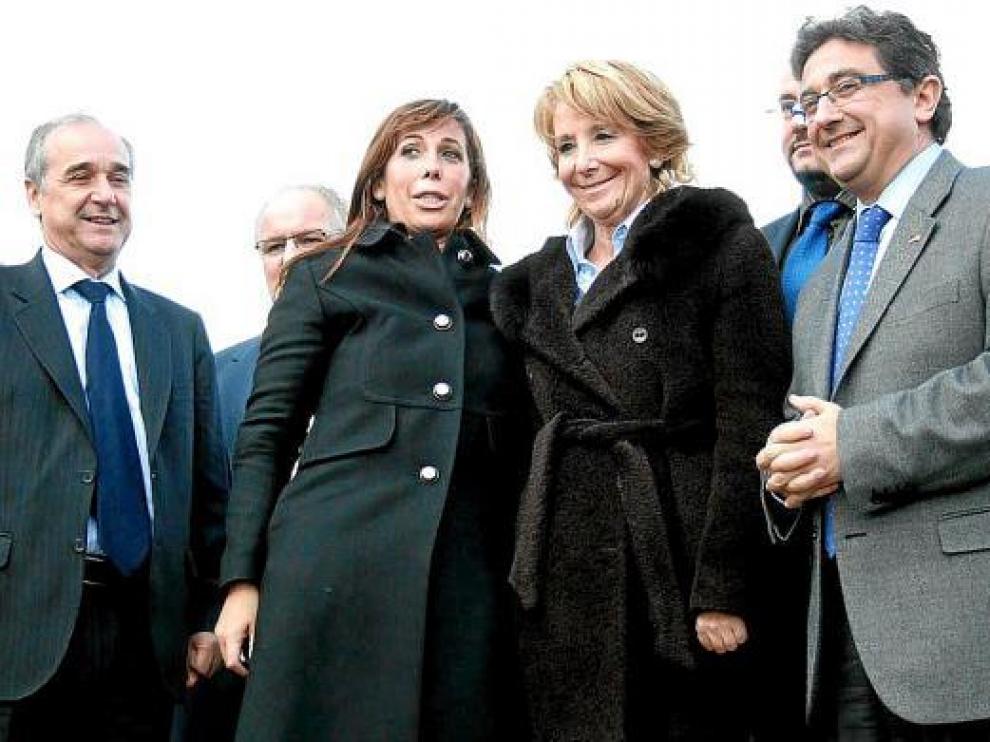 Esperanza Aguirre (2i), Alicia Sánchez-Camacho (2d), y el candidato popular por Gerona (d), ayer.