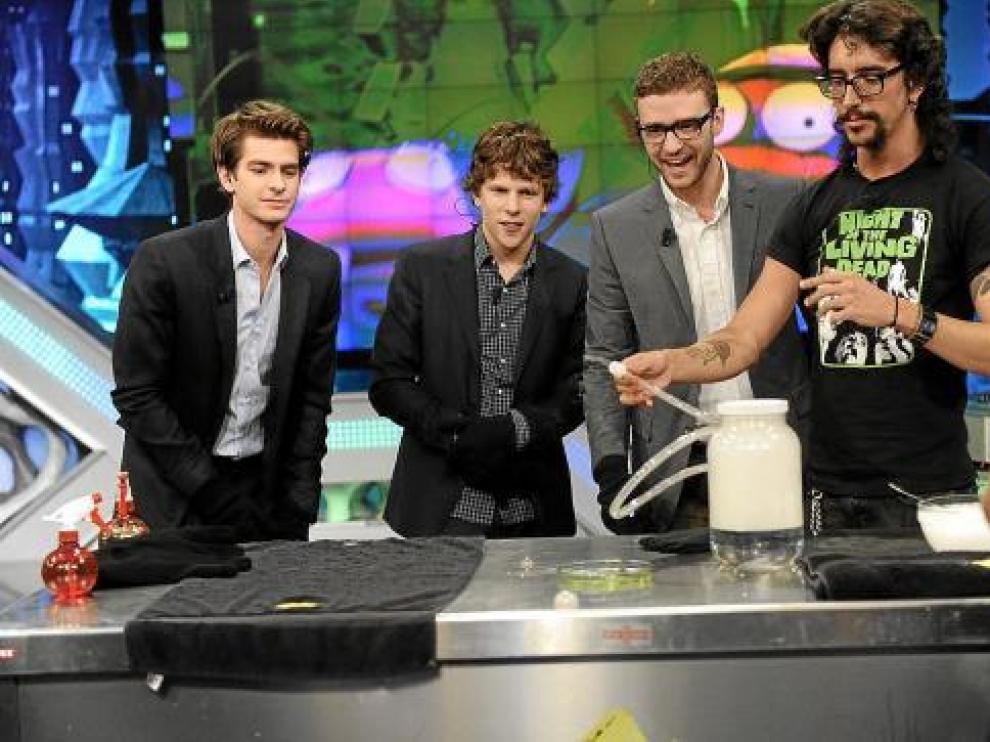 Los protagonistas de 'La red social', experimentando en 'El hormiguero'.