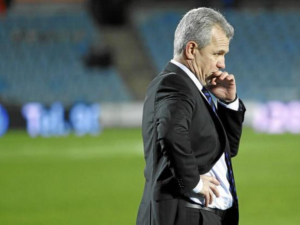 Javier Aguirre, ayer, en su área técnica.