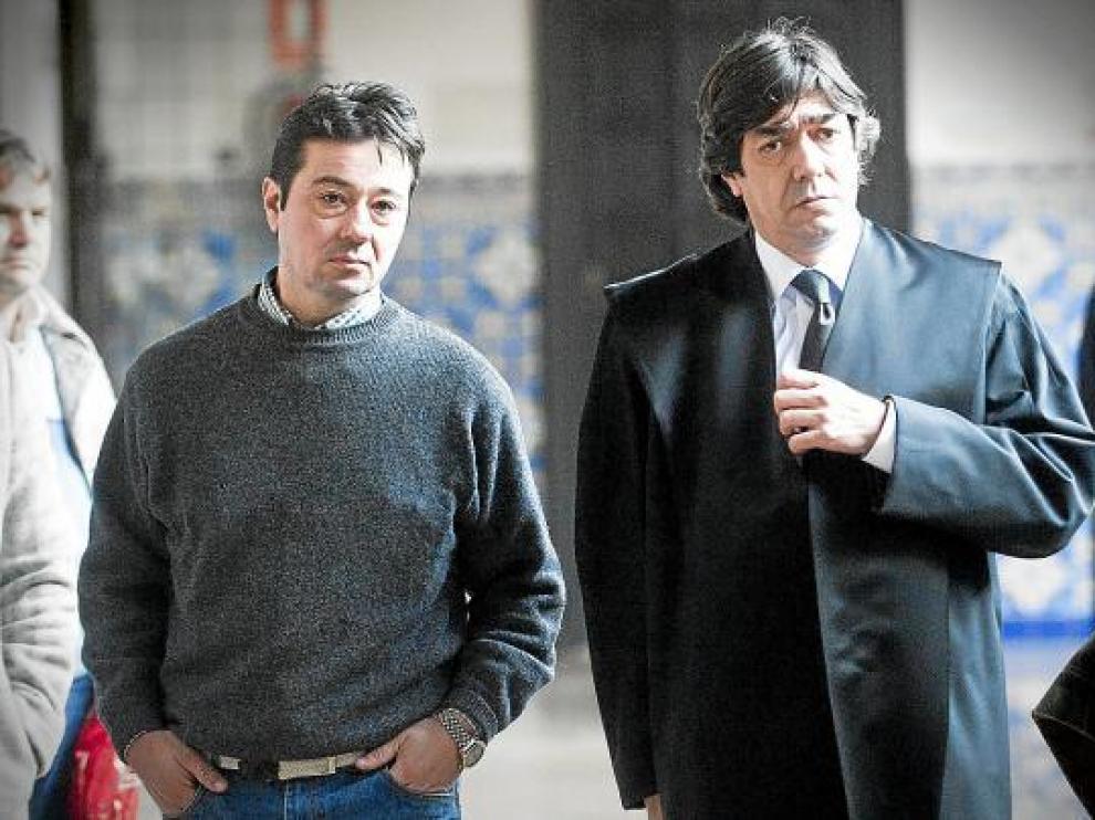 El acusado, Francisco Lozano Agustín, junto a su abogado, José Luis Melguizo, en la Audiencia.