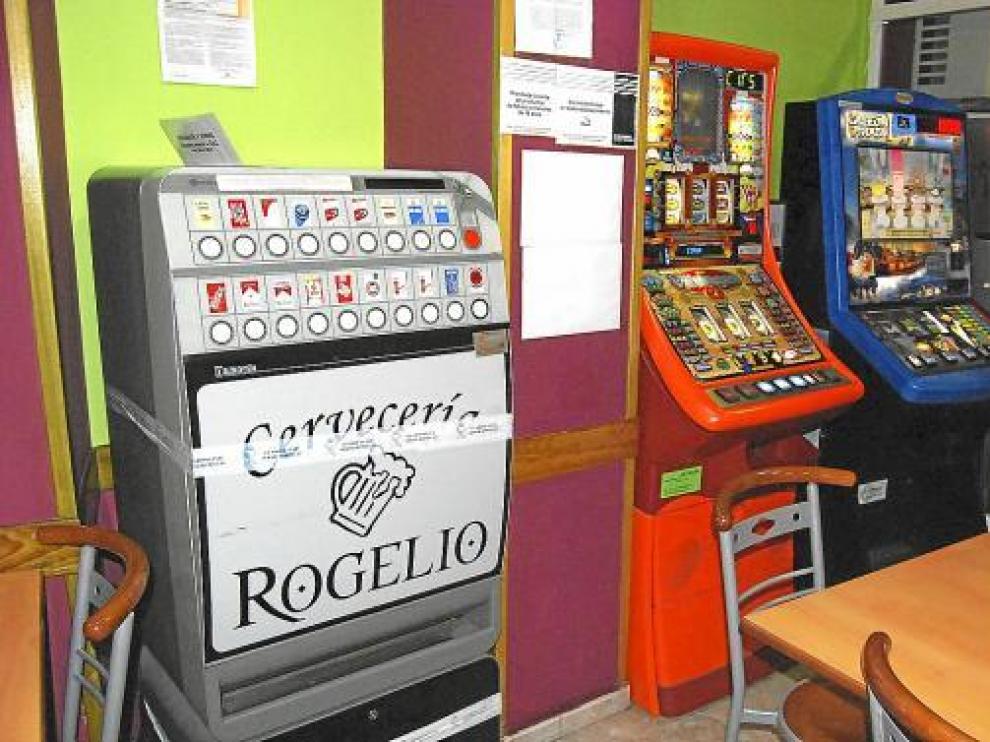 Una de las 17 máquinas precintadas en un bar de Monzón.