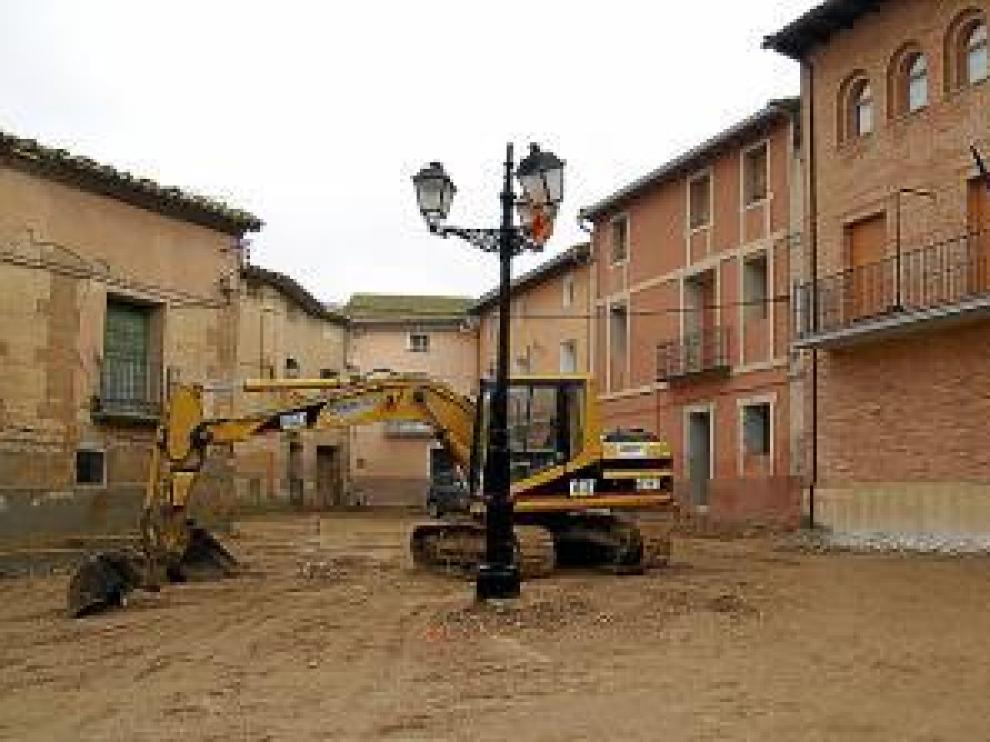 Estado de las obras en la plaza Mayor de Sangarrén.