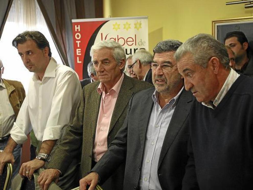 Junto a Ferrer, de izquierda a derecha, Joaquín Moreno, Ezequiel Martín y Amador Villamón.