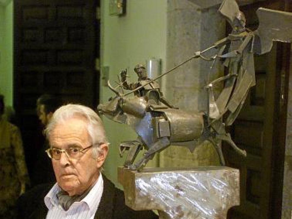 Gonzalvo, con la Cruz de San Jorge de la Diputación de Teruel.