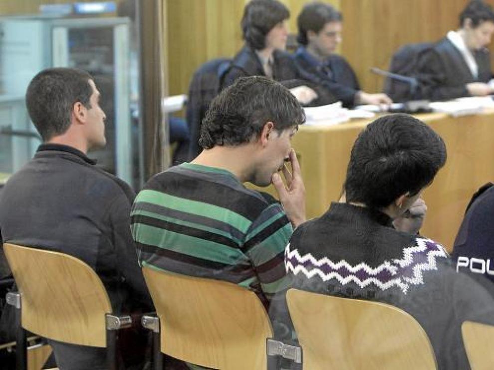 Goikoetxea (centro), junto a Gutiérrez y Cotano, durante el juicio contra ellos.