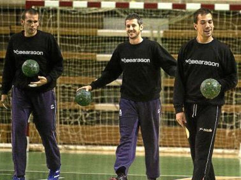 Bertos, Álvarez y Jorge García, puntales del Obearagón.