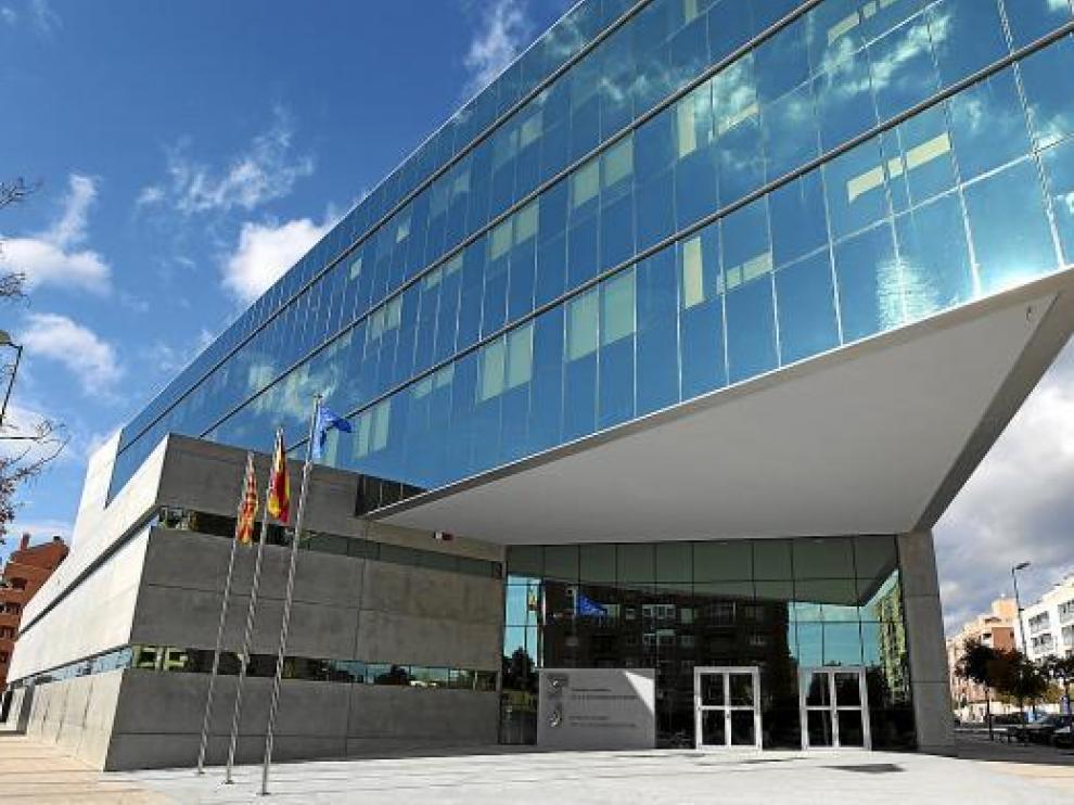 En el nuevo edificio, sito en el número 13 de la avenida Pirineos, trabajarán 175 funcionarios.