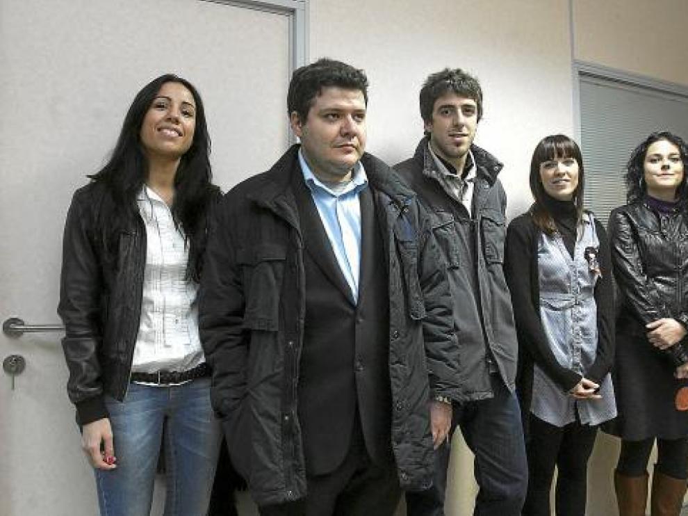 Alumnos premiados en diferentes especialidades, en el acto de ayer en Huesca.