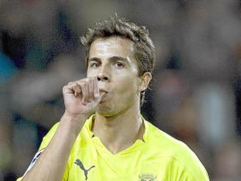 Nilmar celebra su gol contra el Barça.
