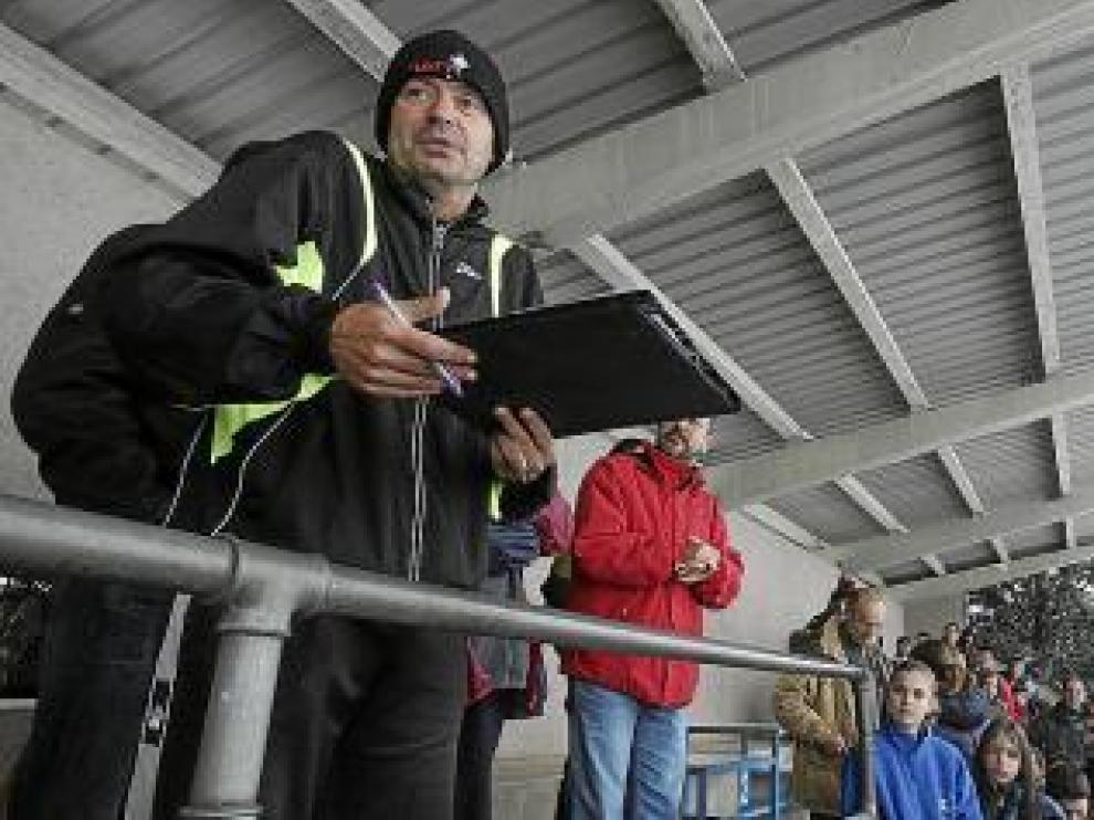 Toma de tiempos en la anterior edición del cross de Sabiñánigo.