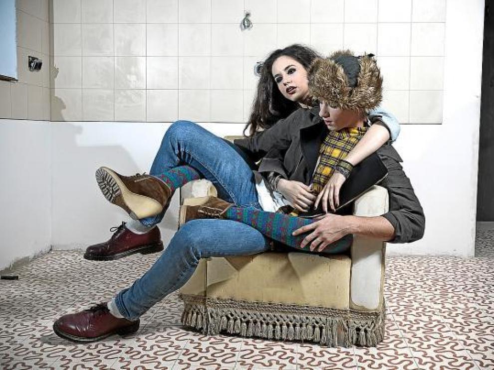 Los modelos zaragozanos Loreto Huertas y Andrés Isiegas lucen prendas de We Are Selecters.