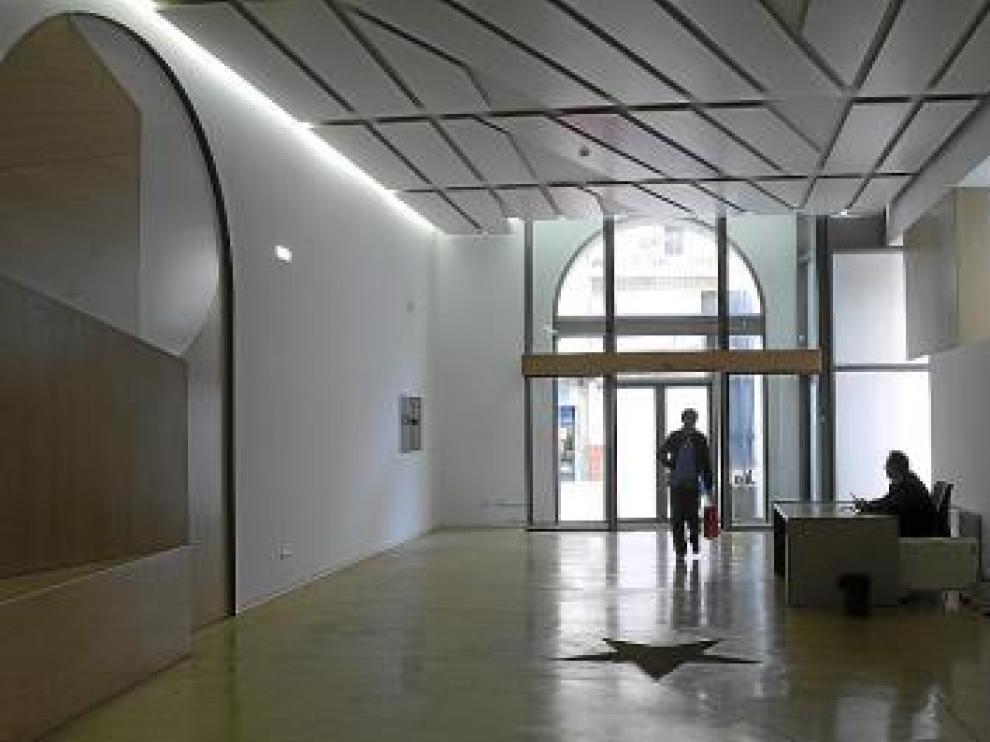 El acceso se establece a través de la plaza de la Victoria.