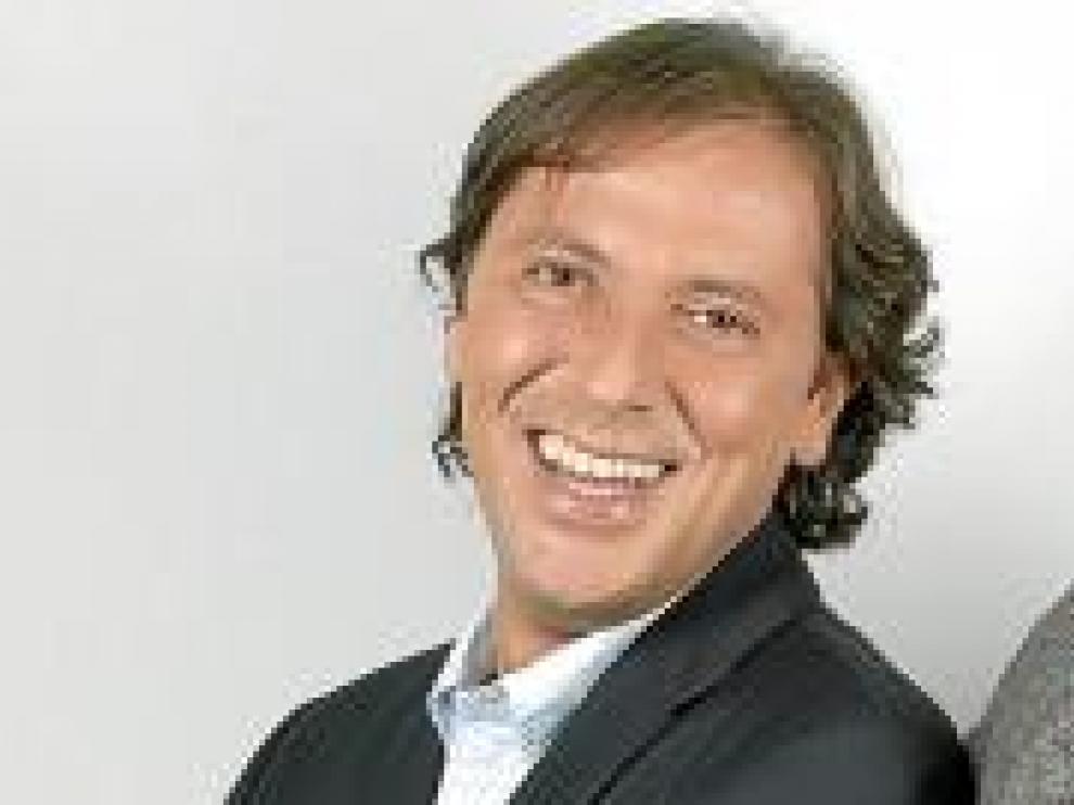 El locutor Paco González.