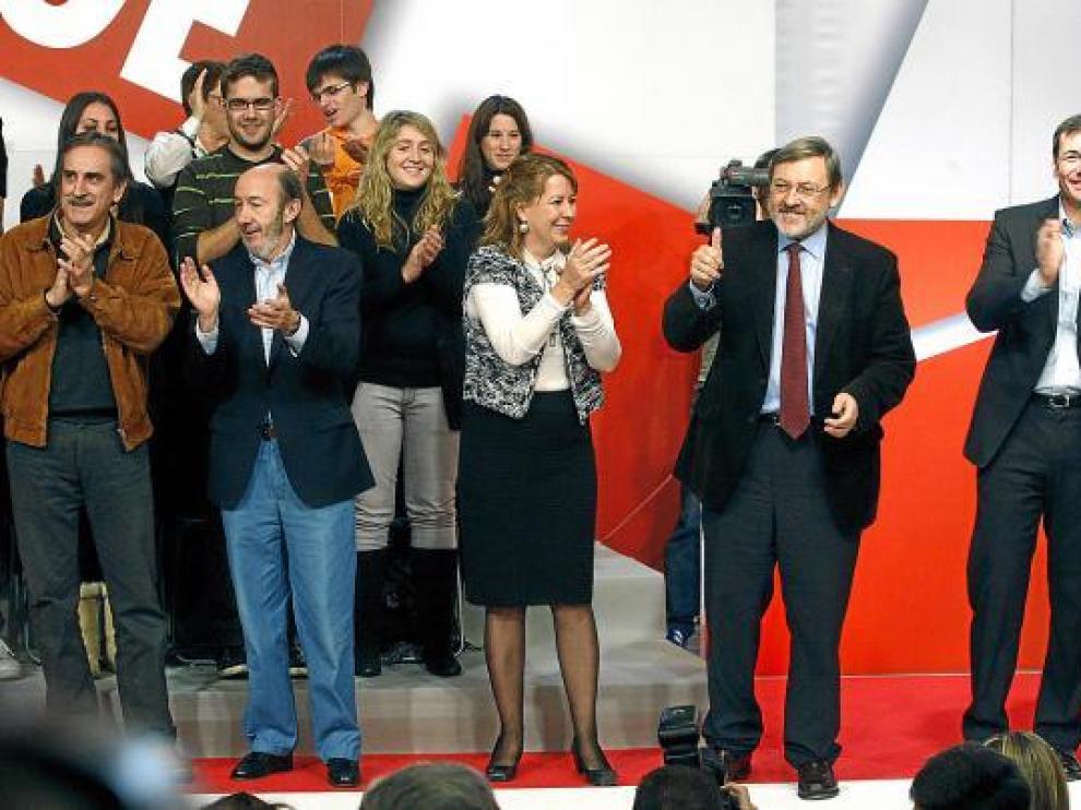 De izquierda a derecha, Gómez, Rubalcaba, Menéndez, el candidato Lissavetzky y Tomás Gómez.