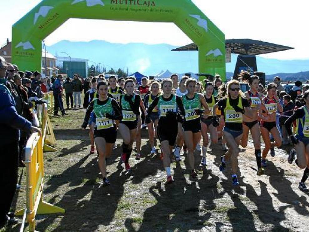 Luisa Larraga (200) dominó la carrera femenina, ayer en Sabiñánigo.