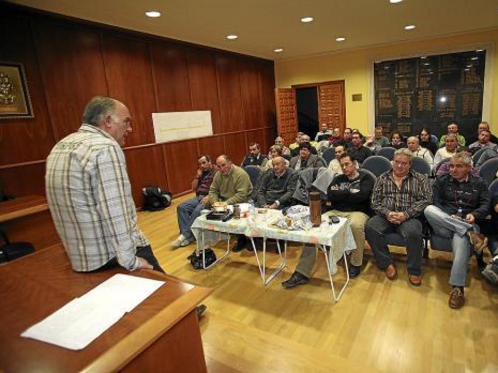 La asamblea tuvo lugar en el salón de plenos del Ayuntamiento de Calamocha.