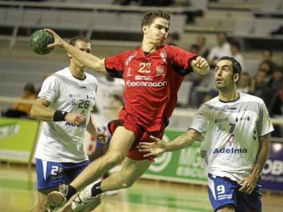 Escribano, la joya de la cantera, frente al Adelma.