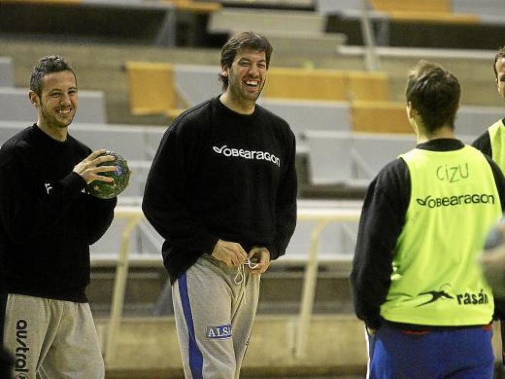 Álex Álvarez, Raúl Bartolomé e Ilia Sladic, ayer, en el entrenamiento del Obearagón.