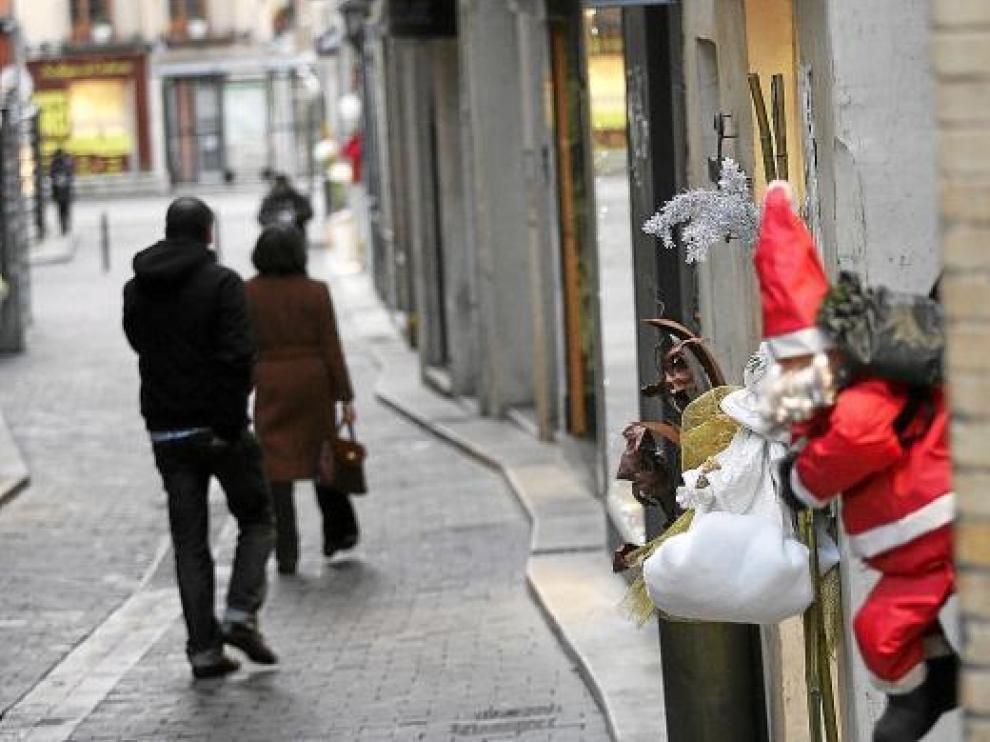 Uno de los adornos navideños colocados en la calle de La Correría por los comerciantes.