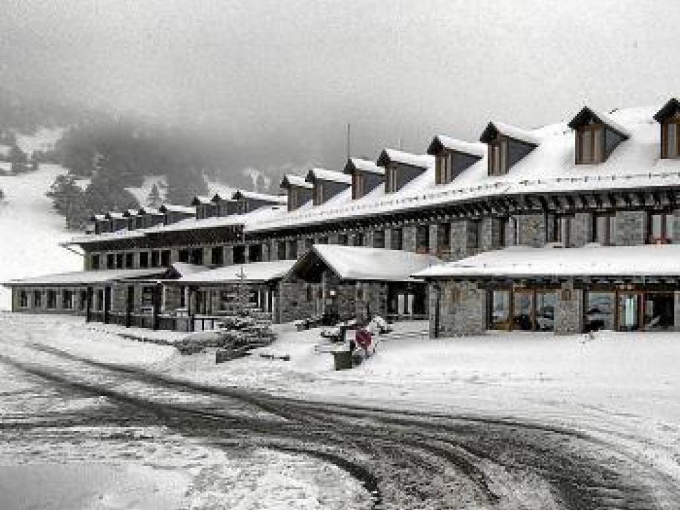 La nieve tiñe todo el norte de la provincia y crea problemas en Sobrarbe y Ribagorza