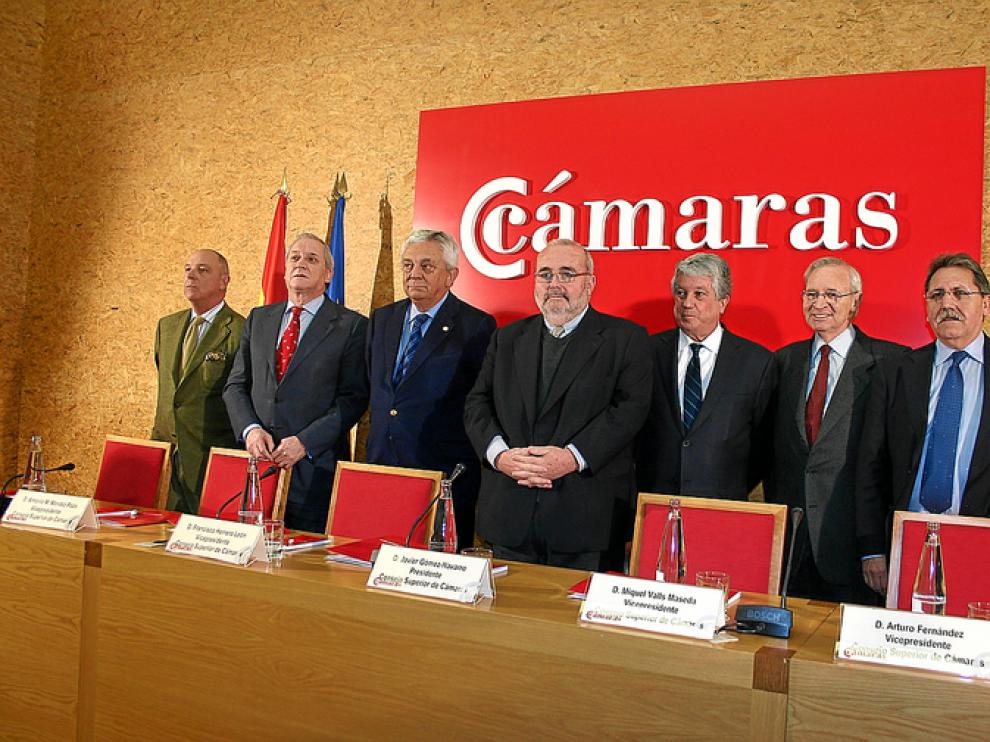 Consejo Superior de Cámaras. El presidente, Javier Gómez Navarro (c) y los seis vicepresidentes (de i a d) Javier Taberna, Antonio M. Méndez Pozo, Francisco Herrero, Arturo Fernández, Miquel Valls y Manuel Teruel, solicitaron ayer una reunión con la vicep