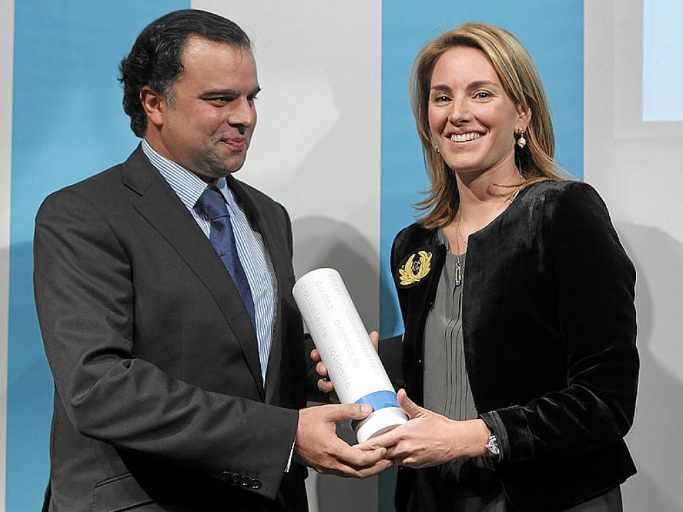 Fernando de Yarza entregó el premio a Arantza Quiroga