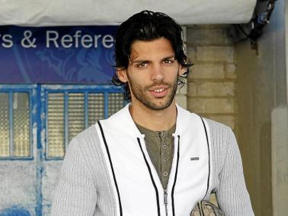 Lafita sale del vestuario de La Romareda tras un entrenamiento.