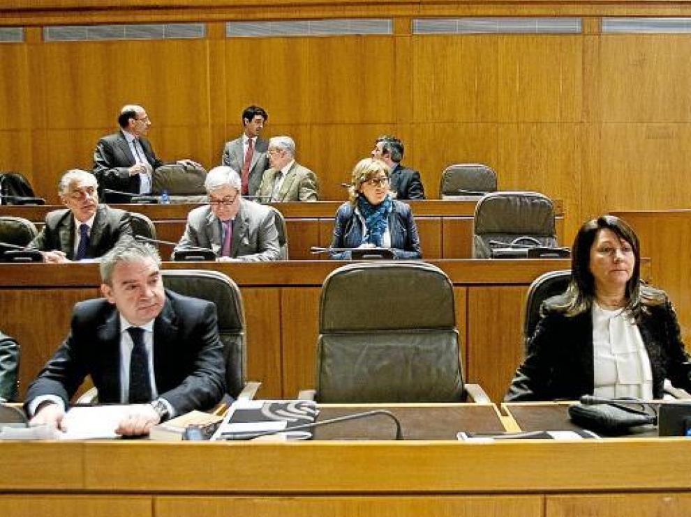 El escaño vacío de Suárez en las Cortes daba pistas a primera hora de la mañana sobre su elección.