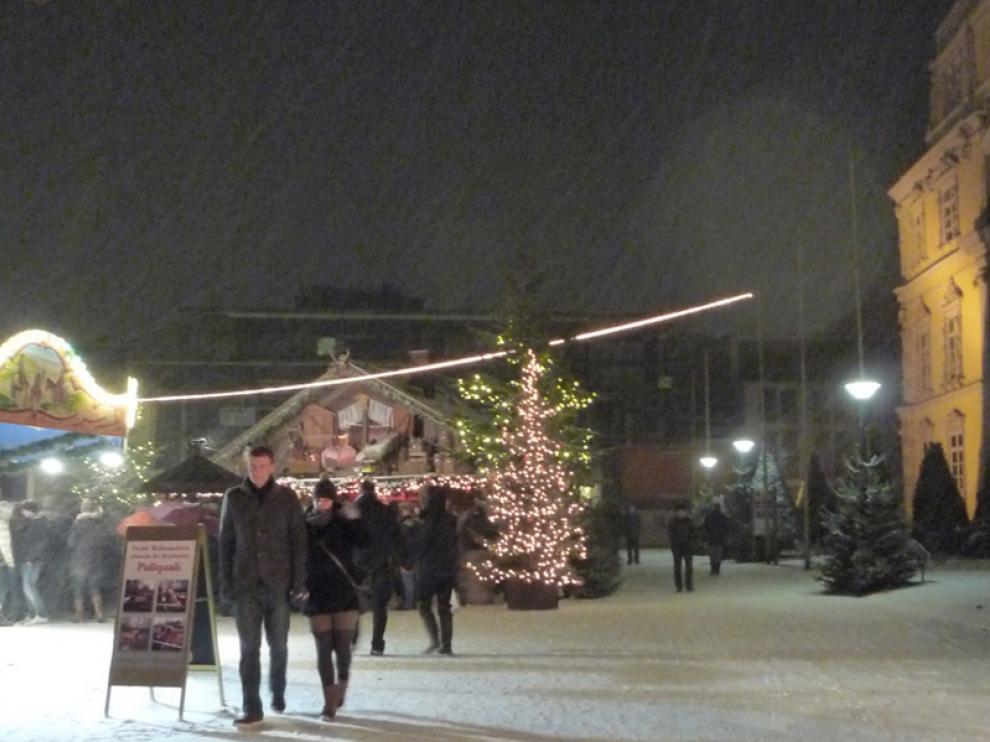 Navidad con espumillón y abetos
