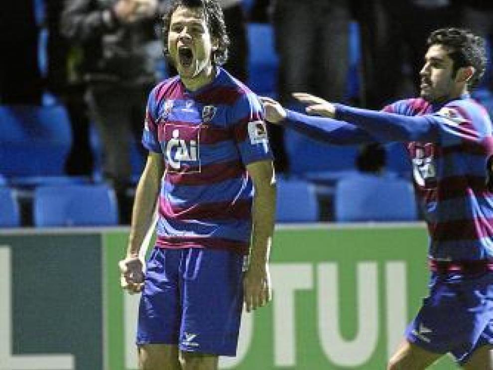 Camacho grita uno de los goles que marcó ayer.
