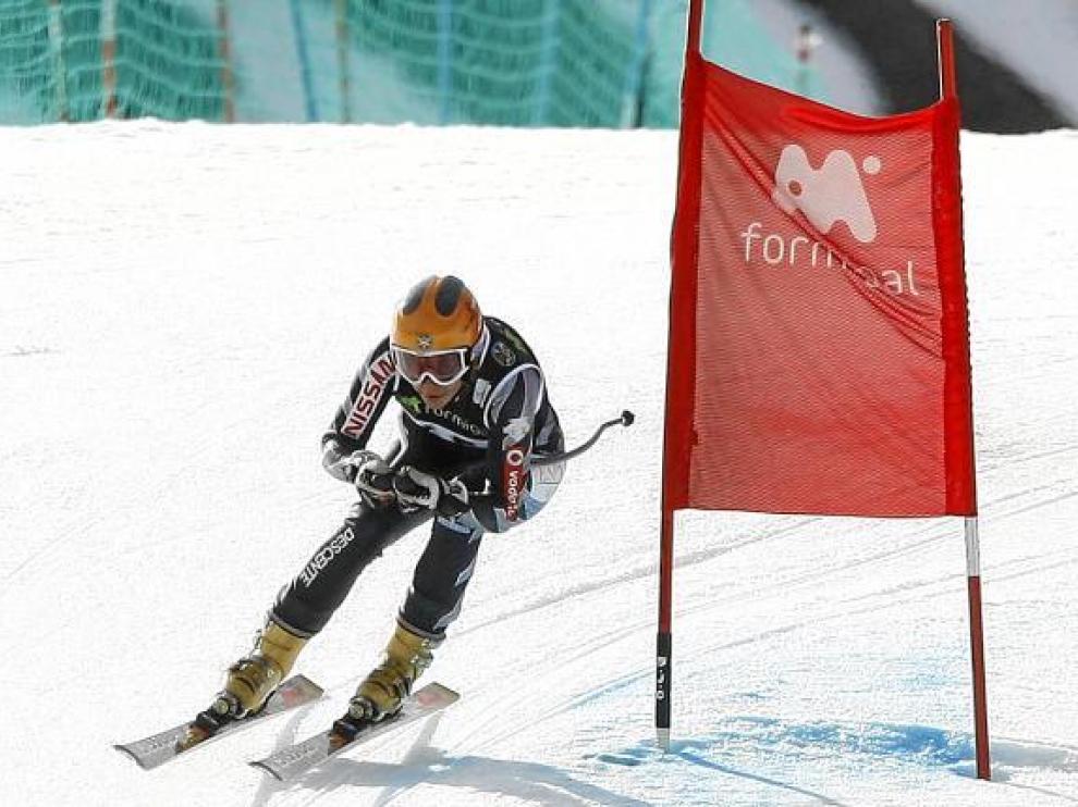 Un corredor durante una de las pruebas del Mundial Junior de Formigal.