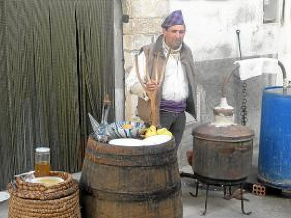 Colungo recupera la tradicional matacía y recuerda oficios perdidos