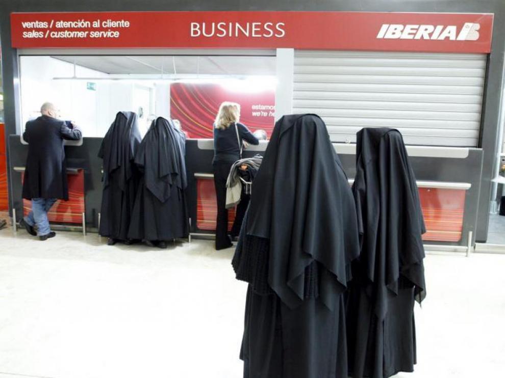 Un mostrador de Iberia en el aeropuerto madrileño de Barajas, ayer.