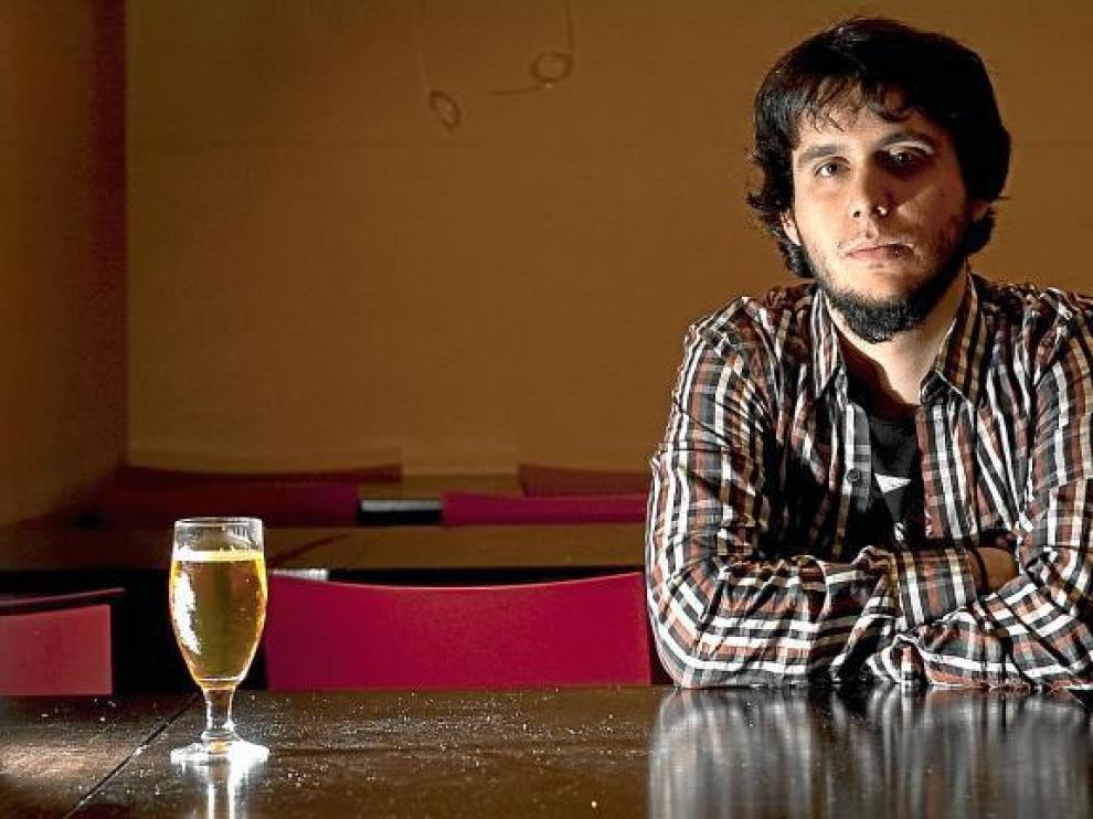 El trabajo de Sergio difunde un mensaje de moderación con el alcohol, lo que no quiere decir que no se tome alguna caña...